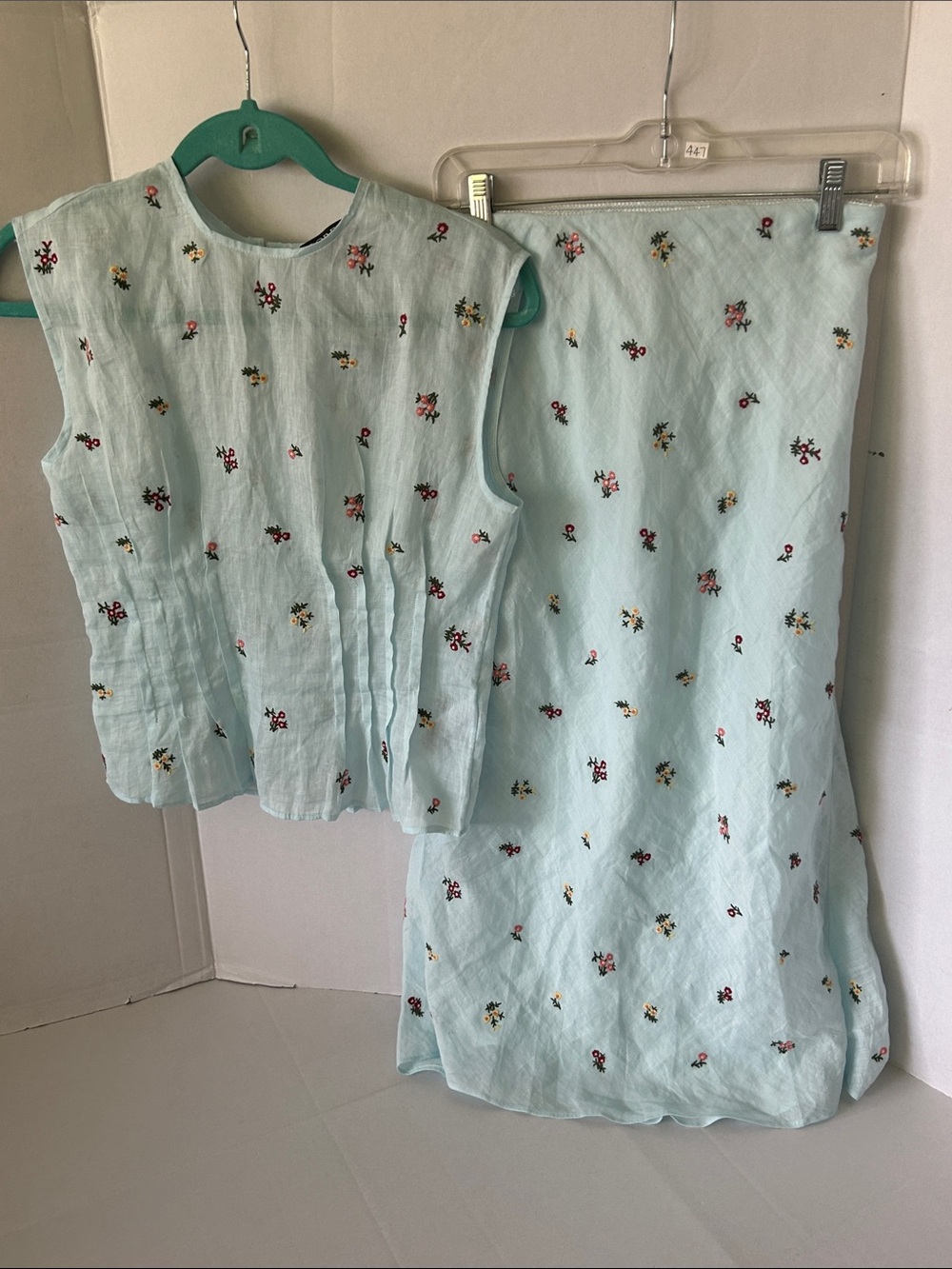 J CREW PIN TUCK TOP WITH EMBROIDERED FLORAL PAIRED WITH MATCHING RAMIE SKIRT SZ